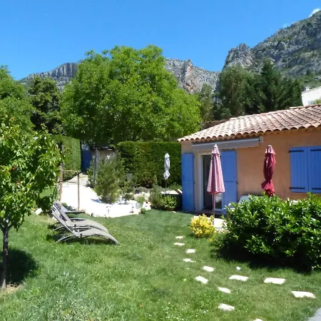 לינה וארוחת בוקר D'hotes L'odalyre 3*