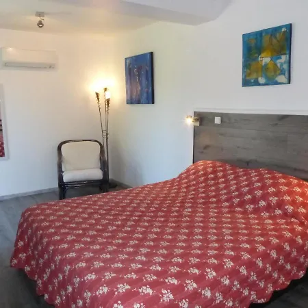 D'hotes L'odalyre מוסטיה-סן-מארי