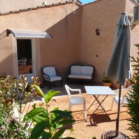 D'hotes L'odalyre 3* מוסטיה-סן-מארי