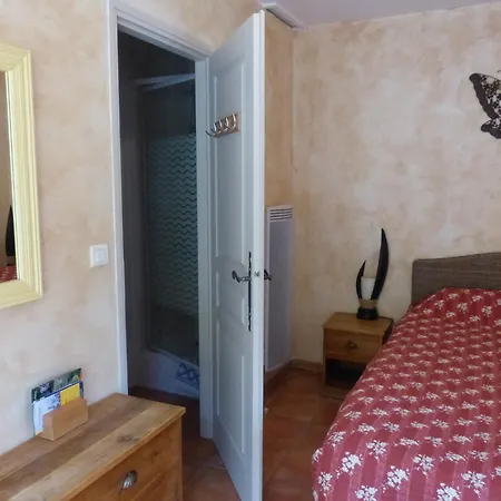 לינה וארוחת בוקר D'hotes L'odalyre 3*